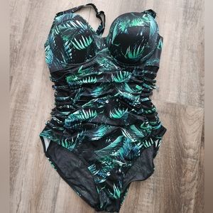 EUC TORRID One piece swimsuit Size 2 DD/F cup